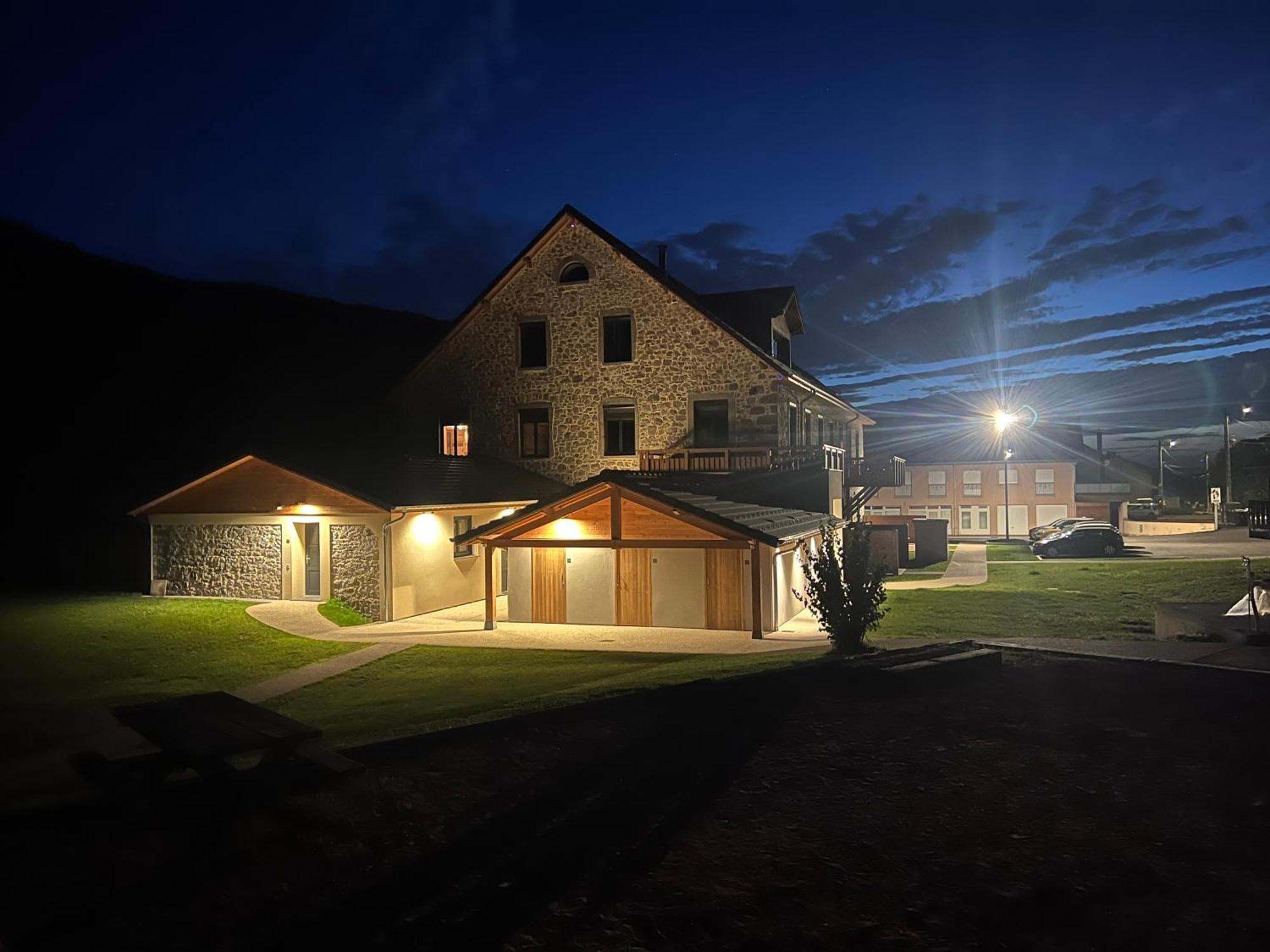 Gite Roche Des Ducs Avec Piscine Toute L'Annee, Spa, Sauna, Hammam Rochesson Exteriör bild